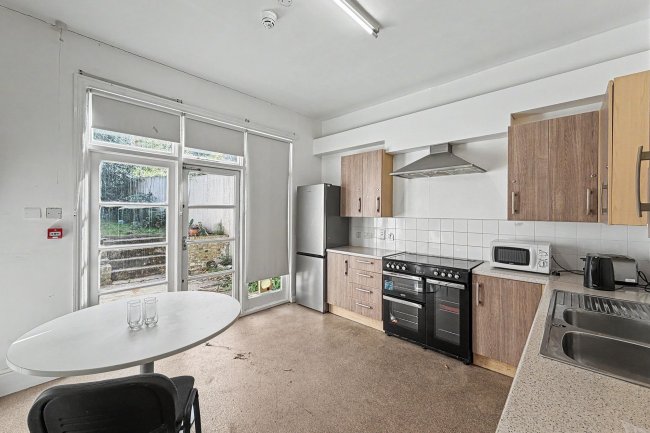 64 Dukes Avenue, Muswell Hill, London N10 2PU 2