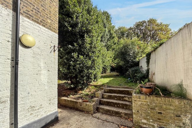 64 Dukes Avenue, Muswell Hill, London N10 2PU 2