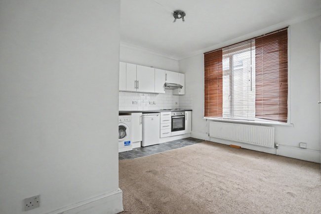 Flat 5, 1 Borough Hill, Croydon, CR0 4LP 6