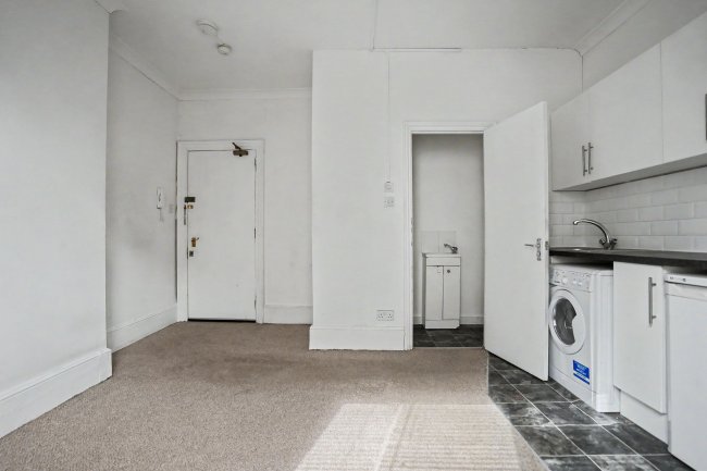 Flat 5, 1 Borough Hill, Croydon, CR0 4LP 6