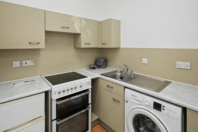 Flat 38, Rochester Drive, Watford, Hertfordshire, WD25 9BJ 7