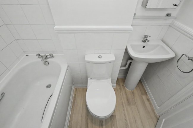 Flat 38, Rochester Drive, Watford, Hertfordshire, WD25 9BJ 7