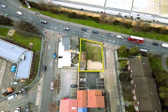70 Christchurch Road, Colliers Wood, London SW19 2PB 6