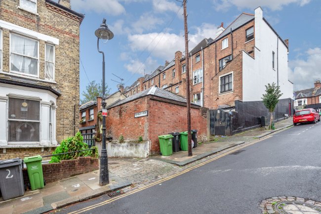 Land to the rear of 178 Archway Road, Highgate, London, N6 5BB 1