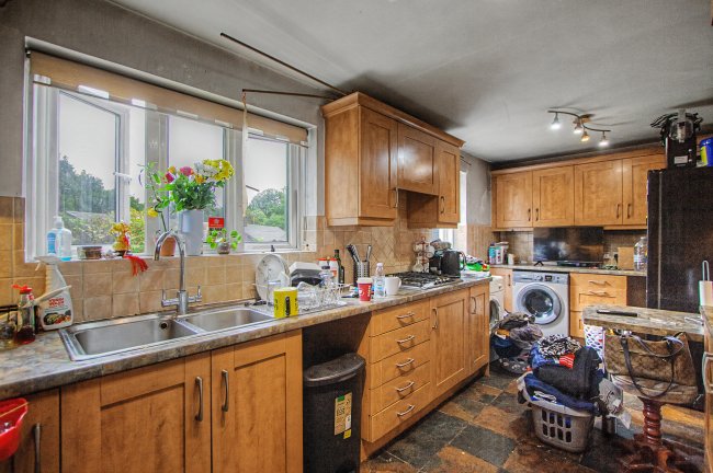 119 Worlds End Lane, Enfield, EN2 7RG 7