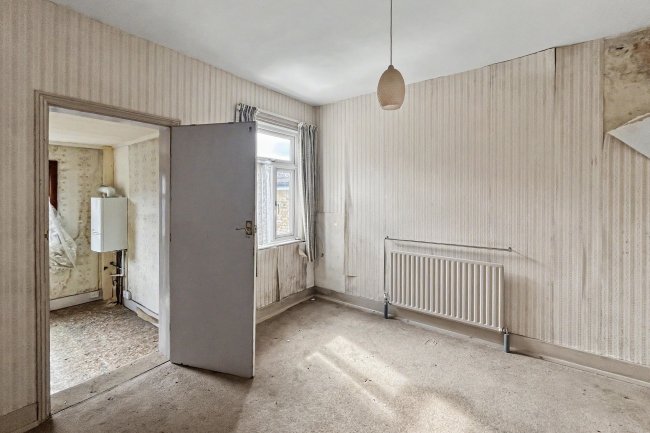 19 Park Road, Caterham CR3 5TB 4