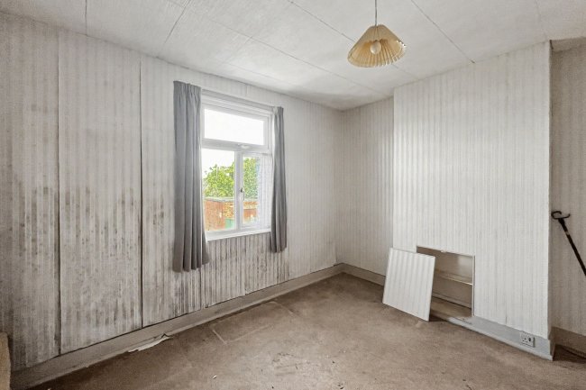 19 Park Road, Caterham CR3 5TB 4