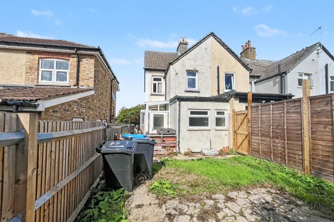 19 Park Road, Caterham CR3 5TB 4