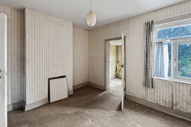 19 Park Road, Caterham CR3 5TB 4