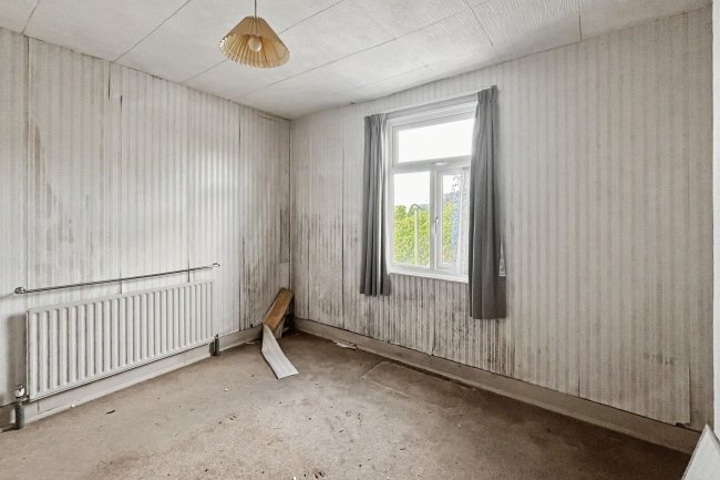 19 Park Road, Caterham CR3 5TB 4