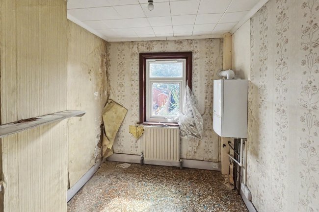 19 Park Road, Caterham CR3 5TB 4