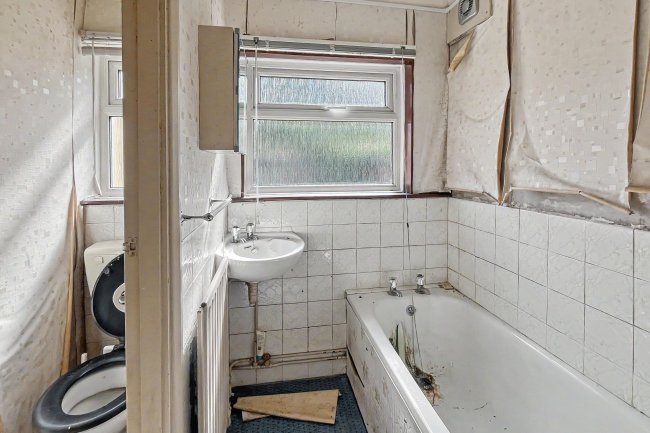 19 Park Road, Caterham CR3 5TB 4