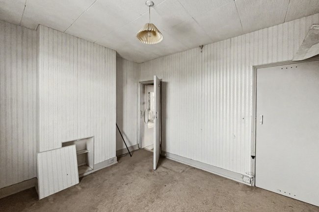19 Park Road, Caterham CR3 5TB 4