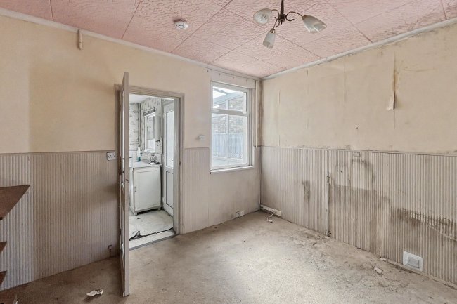 19 Park Road, Caterham CR3 5TB 4