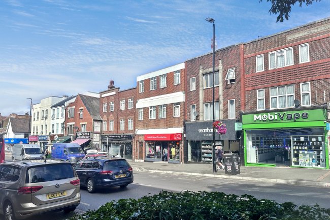124 Central Road, Worcester Park, KT4 8HT 3