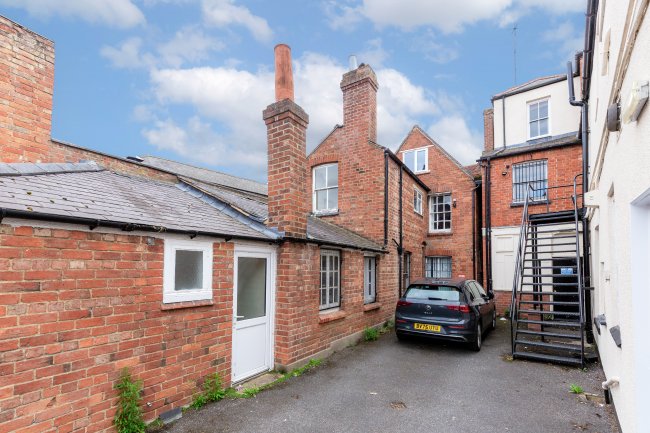 36 High Street, Stony Stratford, Milton Keynes MK11 1AF 10