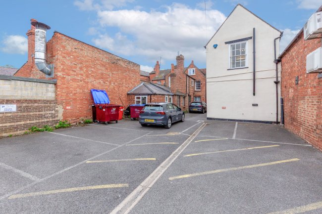 36 High Street, Stony Stratford, Milton Keynes MK11 1AF 10