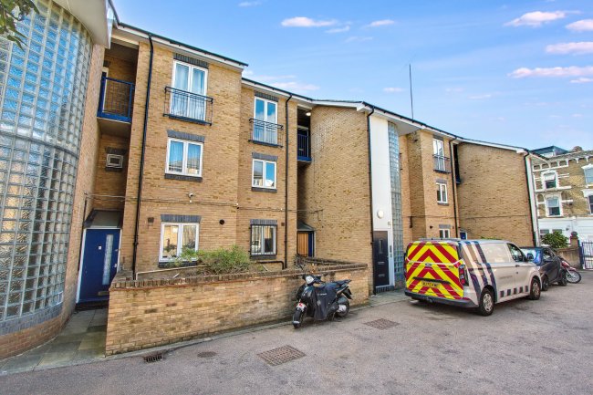 Flat 5 Solomon House, 50 Rectory Road, Stoke Newington, London, N16 7QY 1