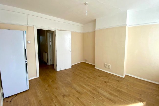 120 / 120a High Street, Yiewsley, UB7 7BD 5