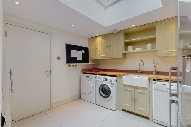 Ryde House, Angel Street, Petworth, GU28 0BG 10
