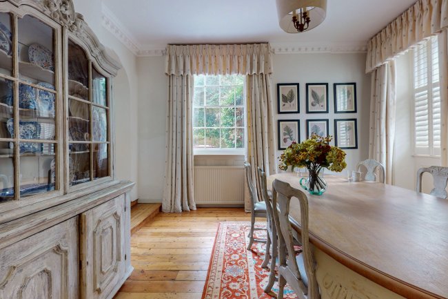 Ryde House, Angel Street, Petworth, GU28 0BG 10
