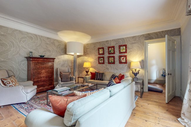 Ryde House, Angel Street, Petworth, GU28 0BG 10