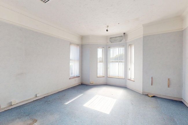 71 Windmill Road, Luton LU1 3XL 4