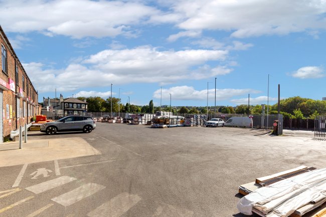 71 Windmill Road, Luton LU1 3XL 4