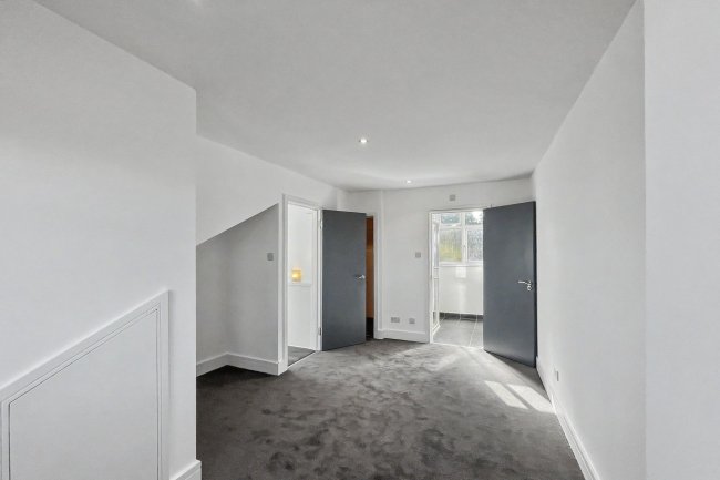 198 Upper Richmond Road West, London SW14 8AN 6