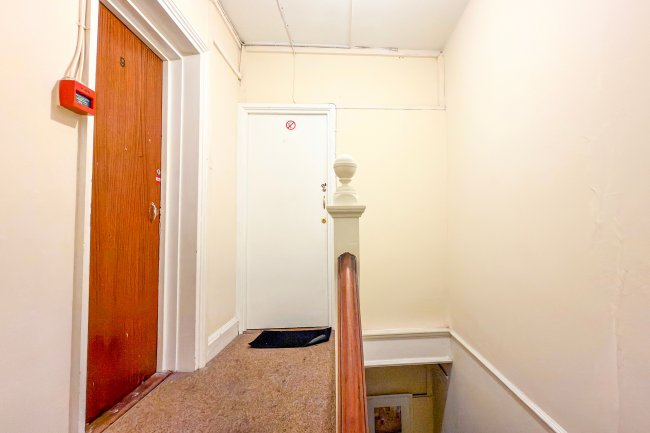 17 Beech House Rd, Croydon, CR0 1JQ 6