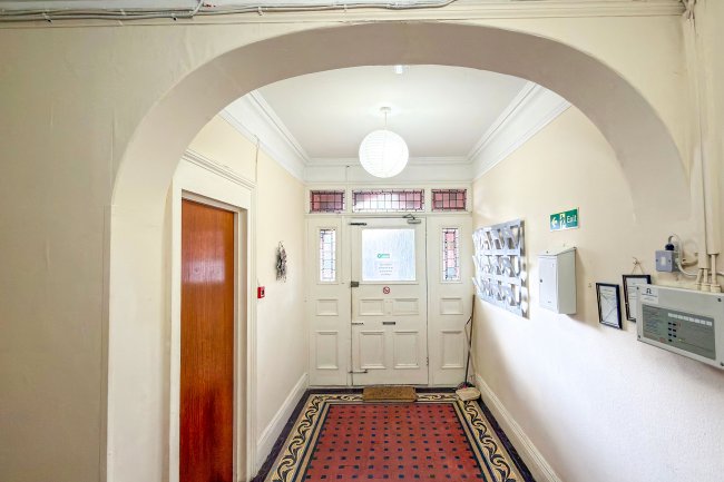 17 Beech House Rd, Croydon, CR0 1JQ 6
