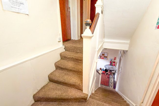 17 Beech House Rd, Croydon, CR0 1JQ 6