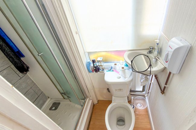 17 Beech House Rd, Croydon, CR0 1JQ 6