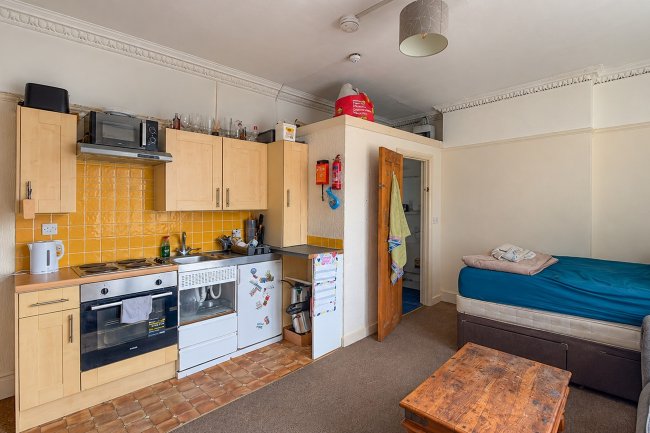 17 Beech House Rd, Croydon, CR0 1JQ 6