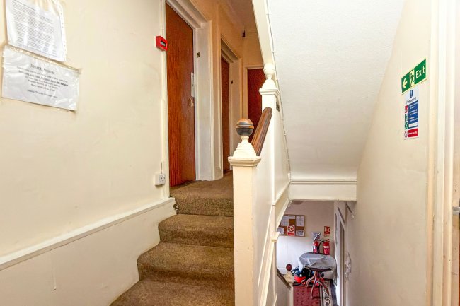 17 Beech House Rd, Croydon, CR0 1JQ 6