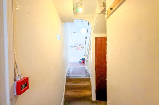17 Beech House Rd, Croydon, CR0 1JQ 6