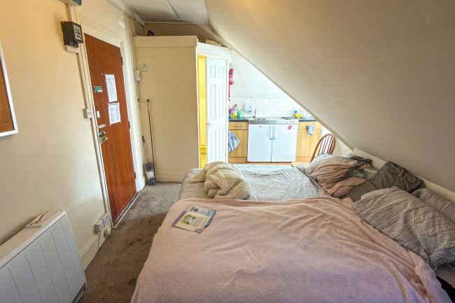 17 Beech House Rd, Croydon, CR0 1JQ 6