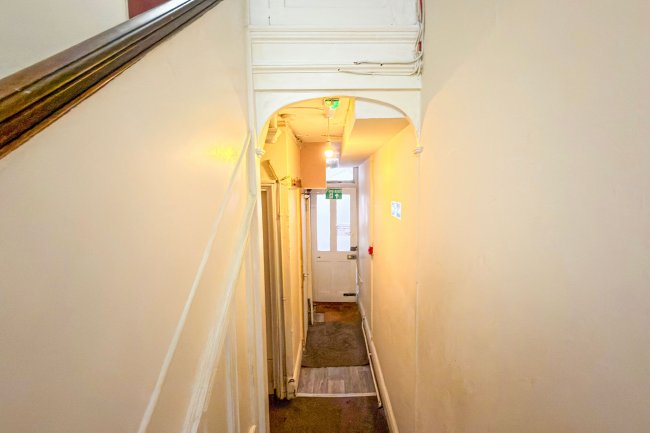 17 Beech House Rd, Croydon, CR0 1JQ 6