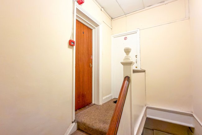 17 Beech House Rd, Croydon, CR0 1JQ 6