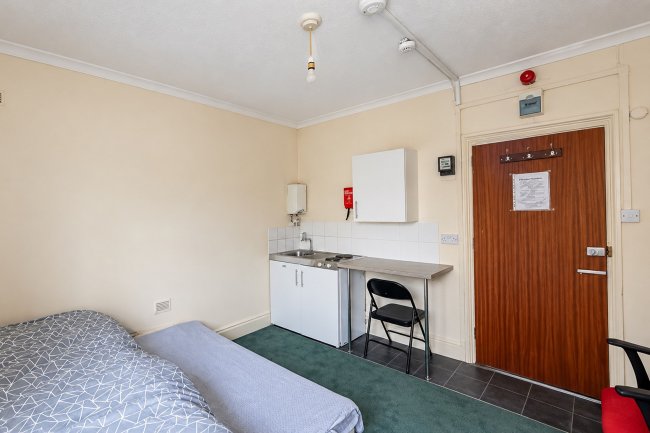 17 Beech House Rd, Croydon, CR0 1JQ 6