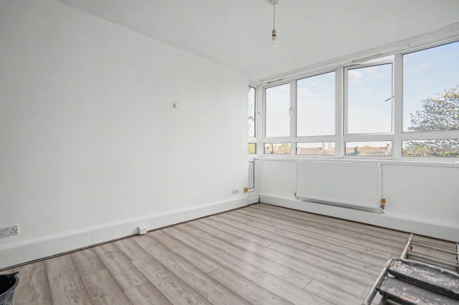 22 Ryan Court, Baldry Gardens, Streatham, London SW16 3PJ 1