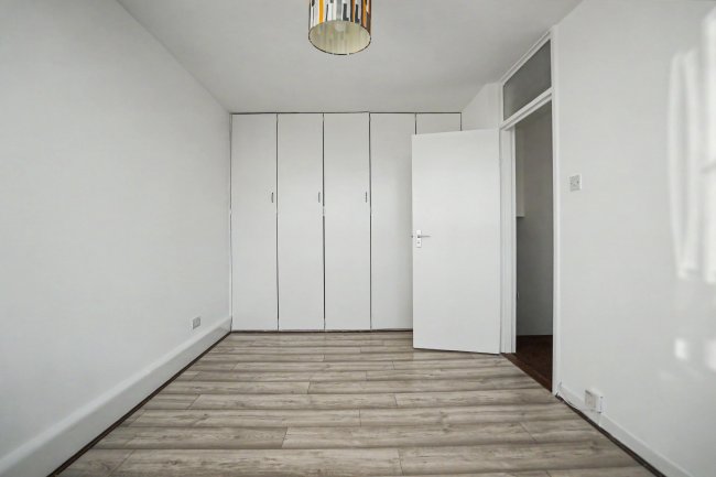 22 Ryan Court, Baldry Gardens, Streatham, London SW16 3PJ 1
