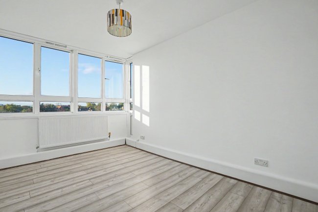 22 Ryan Court, Baldry Gardens, Streatham, London SW16 3PJ 1