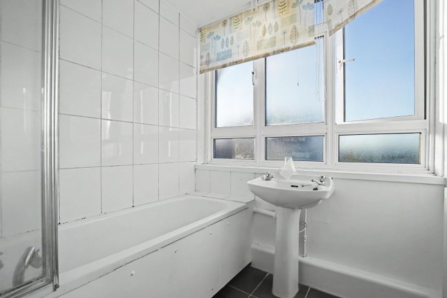 22 Ryan Court, Baldry Gardens, Streatham, London SW16 3PJ 1