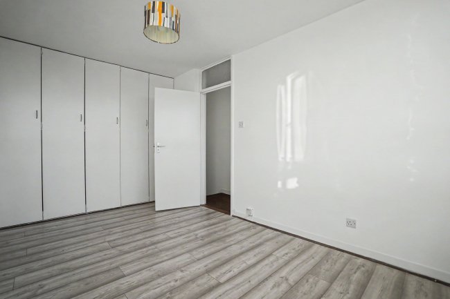 22 Ryan Court, Baldry Gardens, Streatham, London SW16 3PJ 1