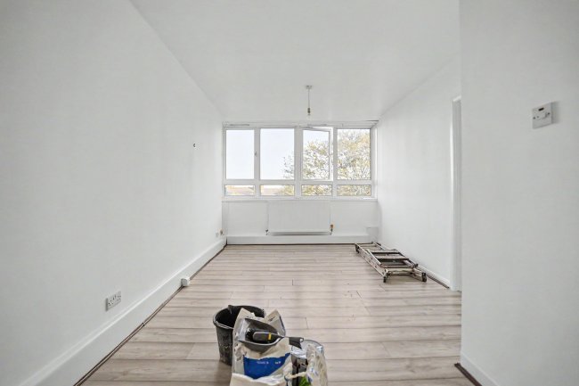 22 Ryan Court, Baldry Gardens, Streatham, London SW16 3PJ 1