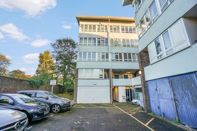 22 Ryan Court, Baldry Gardens, Streatham, London SW16 3PJ 1