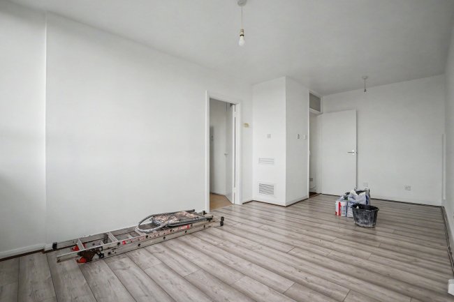 22 Ryan Court, Baldry Gardens, Streatham, London SW16 3PJ 1