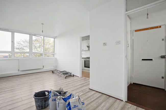 22 Ryan Court, Baldry Gardens, Streatham, London SW16 3PJ 1