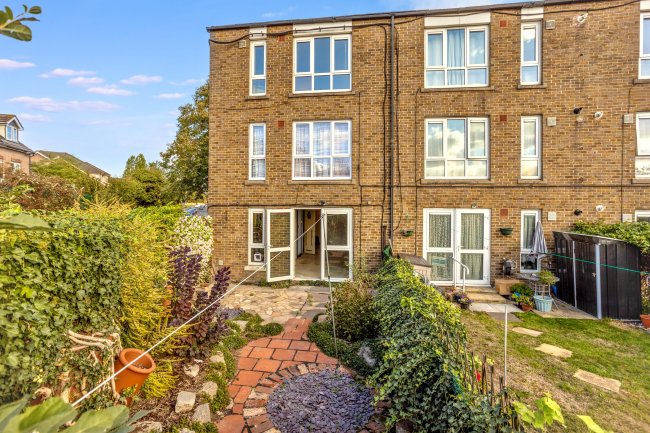 283 Bourne Avenue, Hayes, London, Greater London, UB3 1RR 9